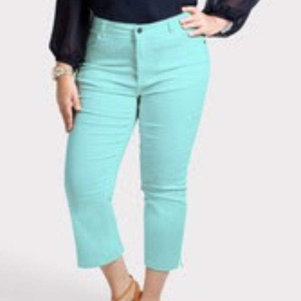 Soft Aqua Women's Plus Size Stretch Crop Pants